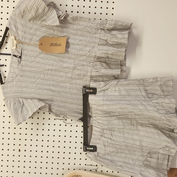 Listicle Pants - LISTICLE 2 pc shorts set gray stripe ruffle top and shorts.  NWT size large
